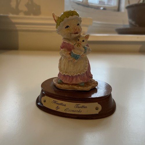 Leonardo pig figurine 1980s - figurine,