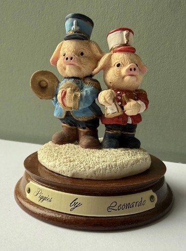 Piggies leonardo marching - by,